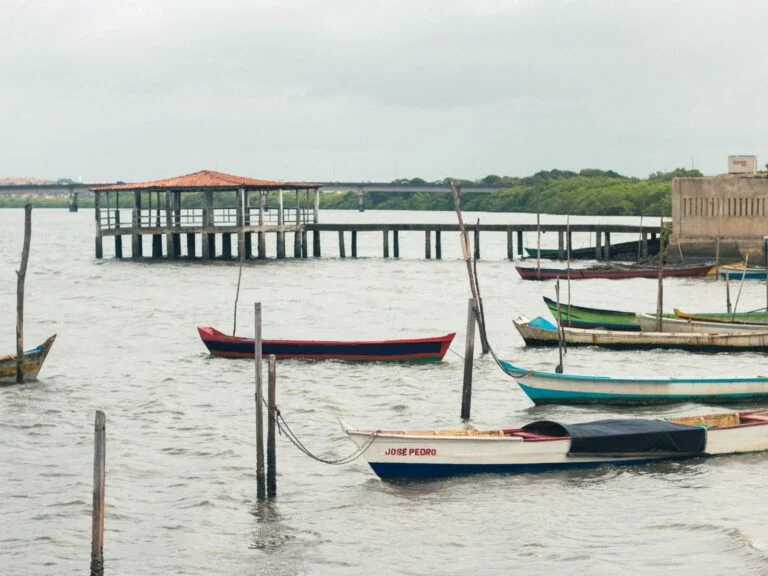 Barcos no rio, em São Cristóvão