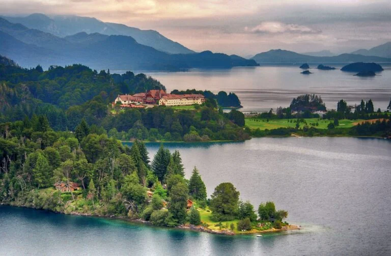 A península de Llao Llao e o lago Nahuel Huapi