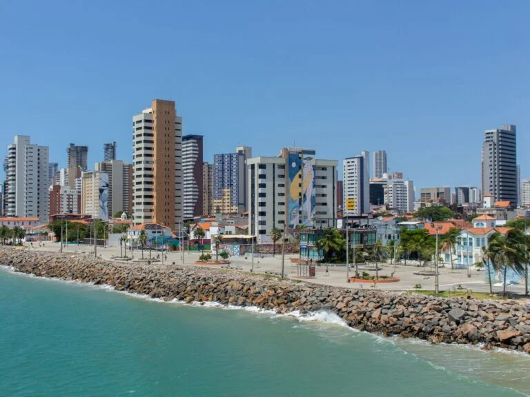 Beira Mar: a orla dos hotéis e o espigão