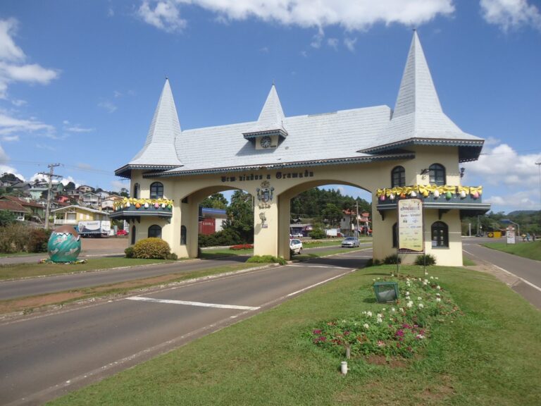 O pórtico de entrada de Gramado