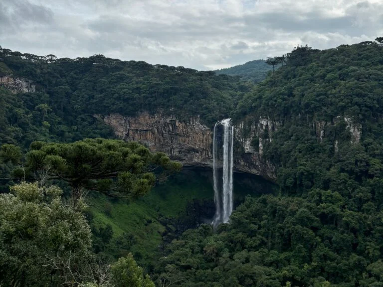 A Cascata do Caracol, com 131 metros de queda