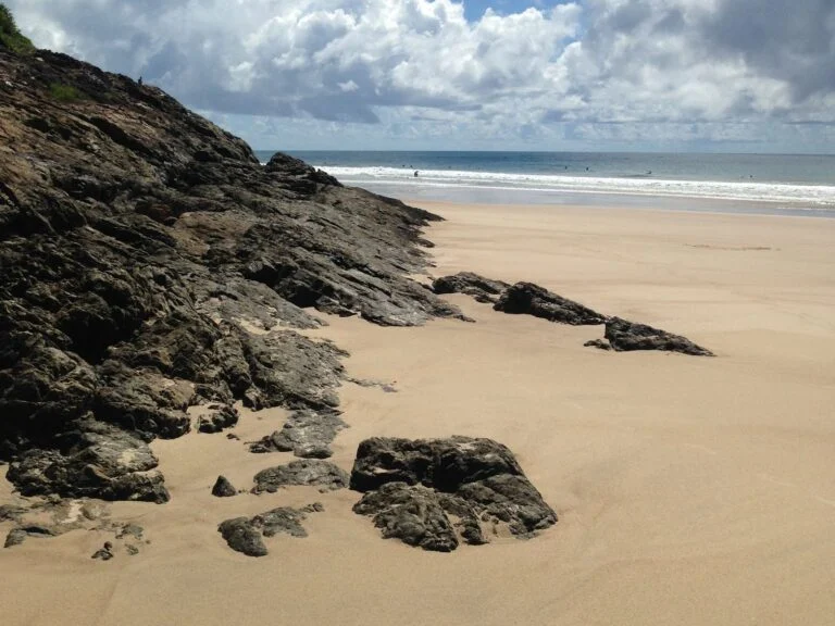Praia de pedras em Itacaré