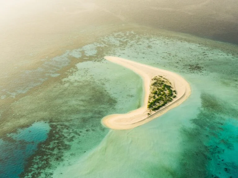 Banco de areia no meio do mar, o passeio de um dia