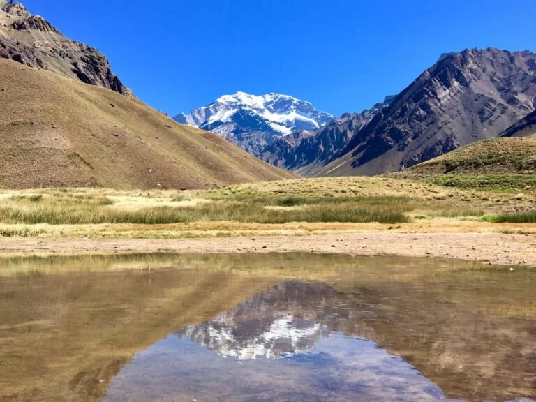 Lagoa na Alta Montanha de Mendoza