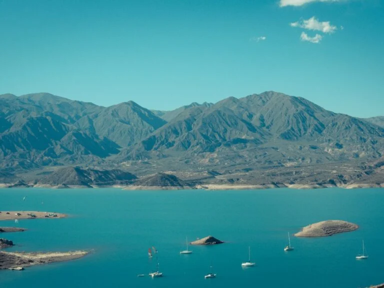 Represa de Potrerillos, a uma hora da cidade