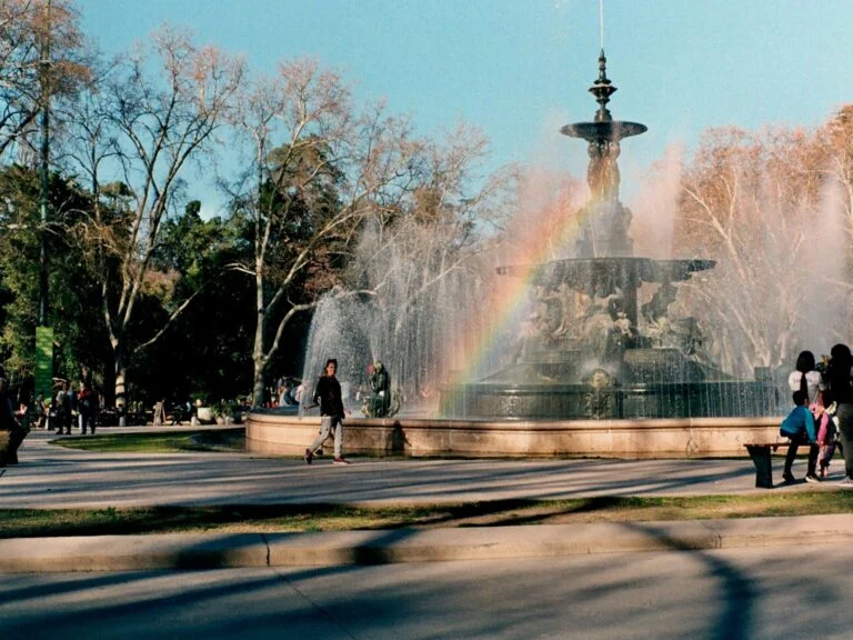 Praça com fonte no centro de Mendoza