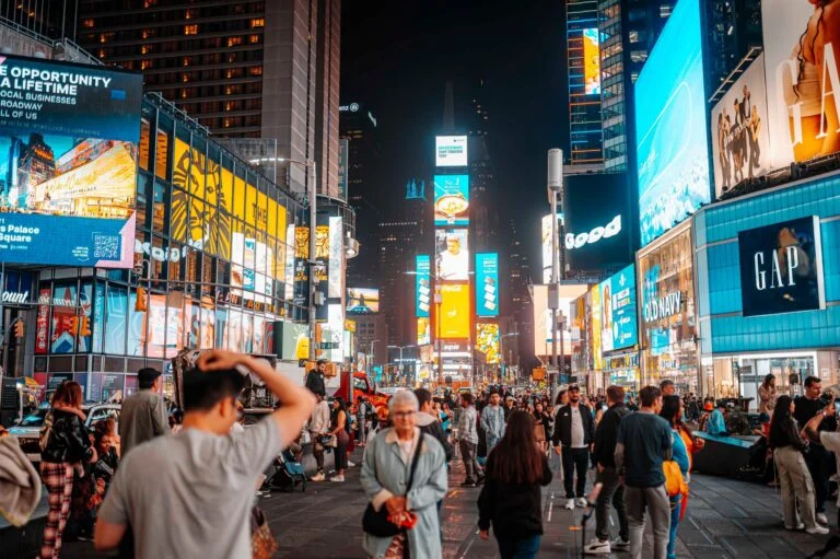 Times Square à noite, em Nova York