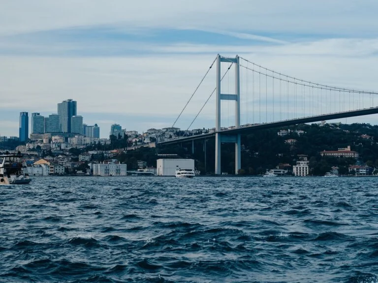 O Bósforo, o canal que separa a Europa da Ásia em Istambul