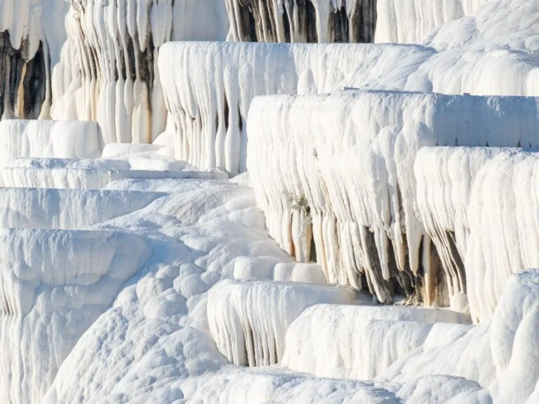 Os terraços brancos de Pamukkale, com água termal