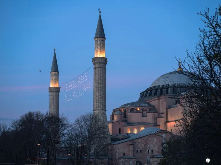 Santa Sofia ao entardecer, vista de Sultanahmet