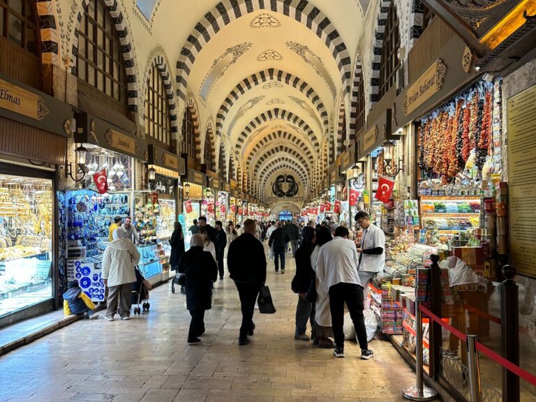 O Grande Bazar de Istambul, com cinco mil lojas